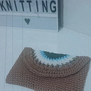 Χειροποίητο πλεκτό τσαντάκι-νεσεσέρ